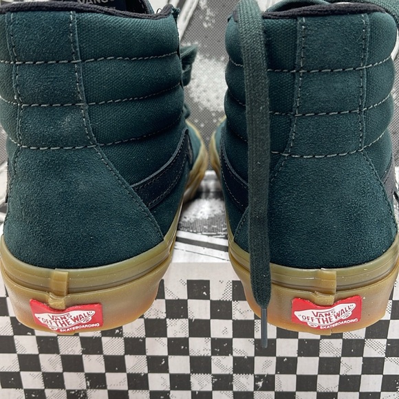 Vans WMNS Skate Sk8-Hi
Green/Gum
VN0A2Z3317P
Sneakers - Picture 14 of 16